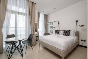 Studio Revved Up in 15 Northside with Pool and Gym